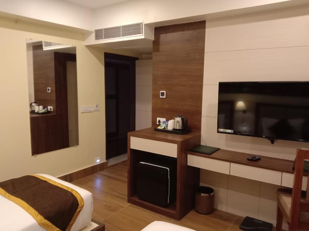 Hotel Rimi International Agartala Exterior photo