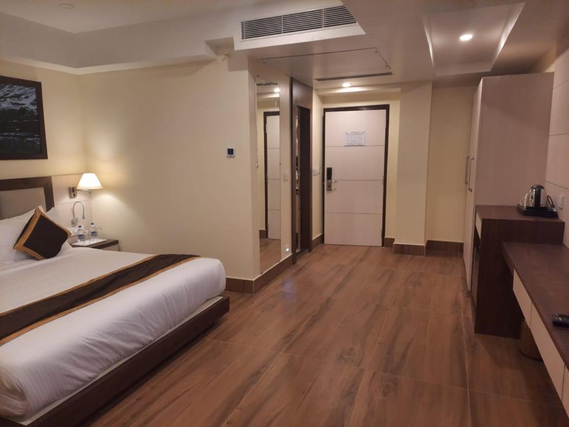 Hotel Rimi International Agartala Exterior photo